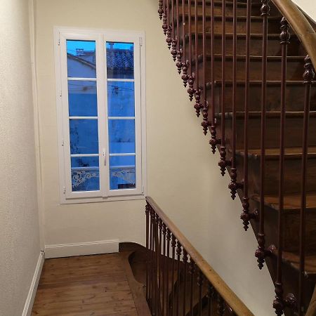 T2 Avec Verriere Situe En Hyper Centre Avec Wifi, Linge, Draps, Savons Et Serviettes Fournis Cognac Ngoại thất bức ảnh